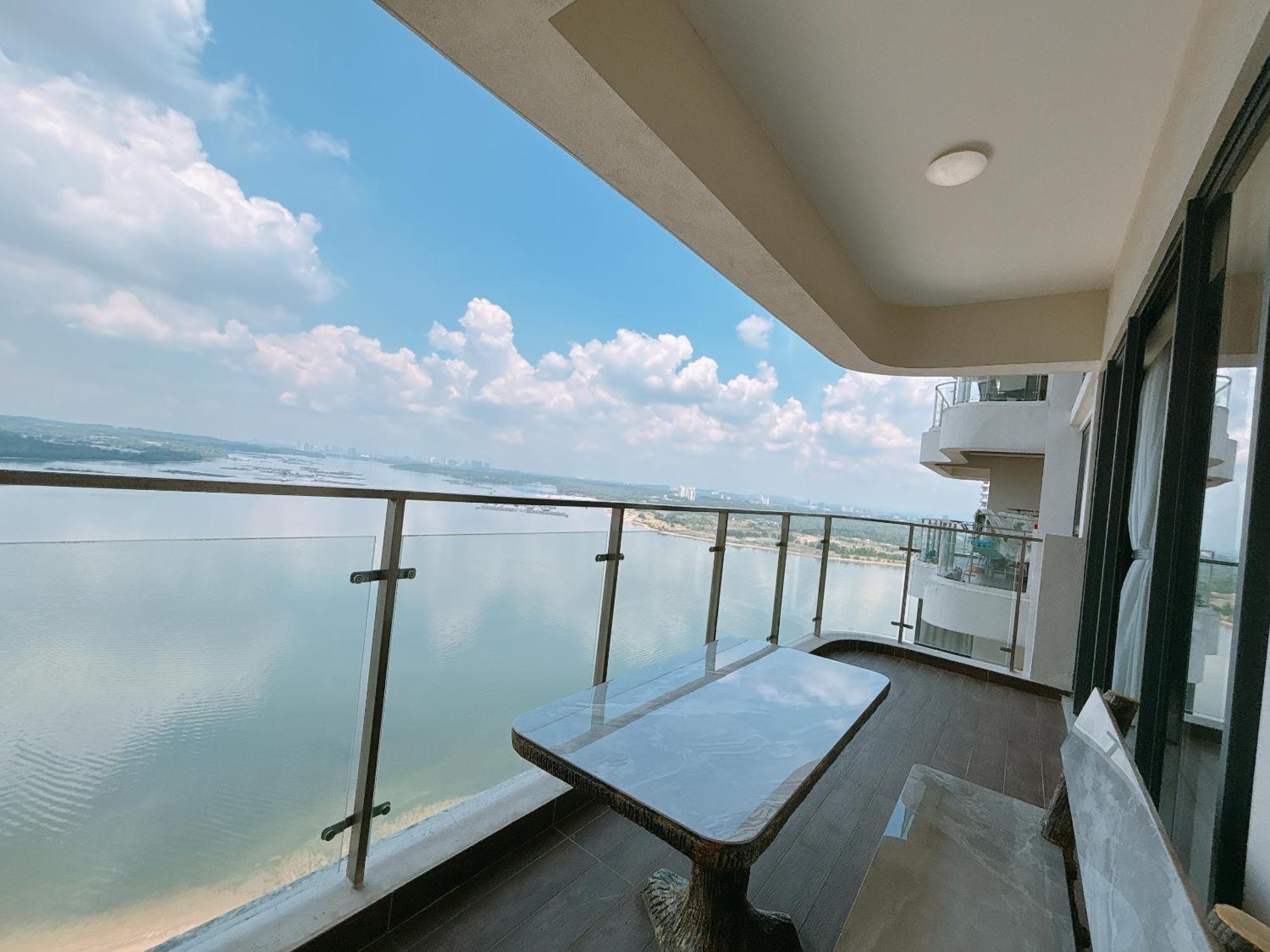 Country Garden Danga Bay By Lions Bay Apartment Johor Bahru Room photo