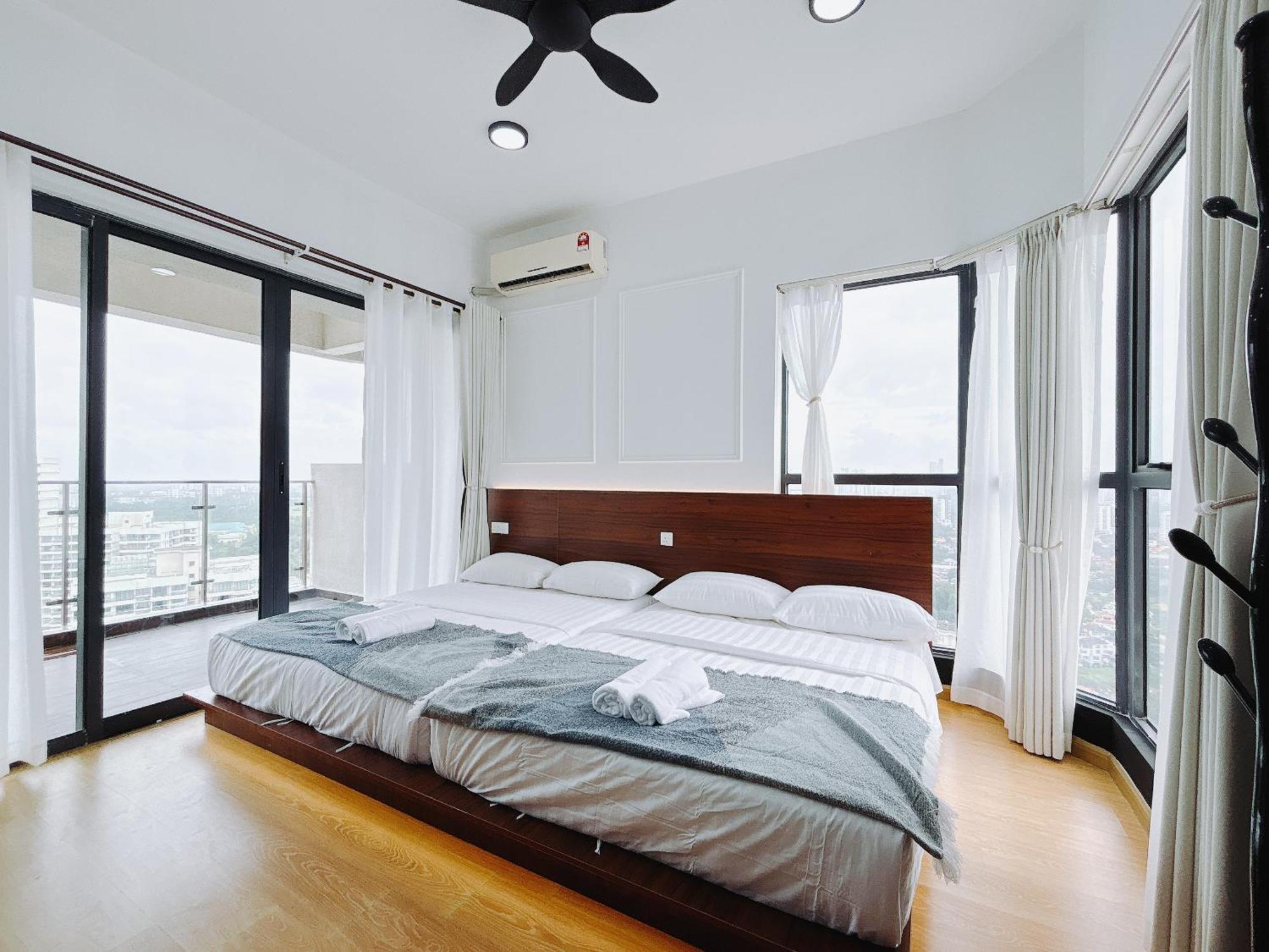 Country Garden Danga Bay By Lions Bay Apartment Johor Bahru Room photo